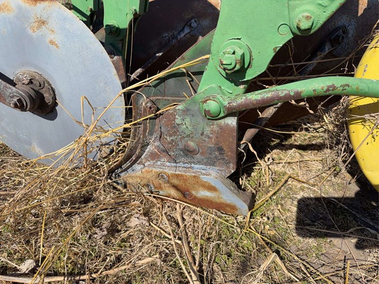 john-deere-three-point-two-bottom-plow-image-17
