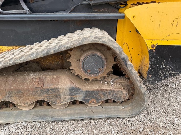 2019-new-holland-c232-image-18
