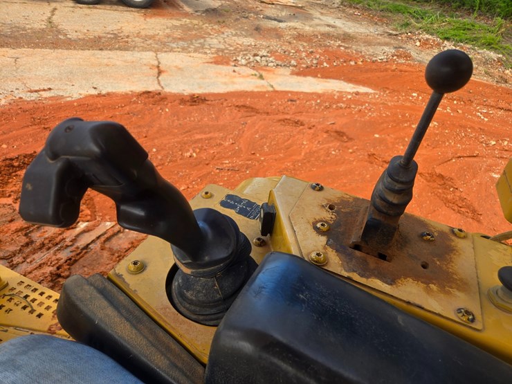 2005-caterpillar-d5n-xl-image-27