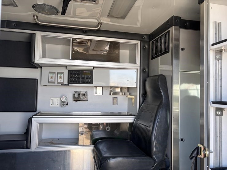 2000-ford-e350-image-14