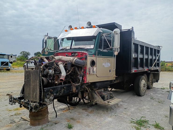 1997-peterbilt-379-image-1