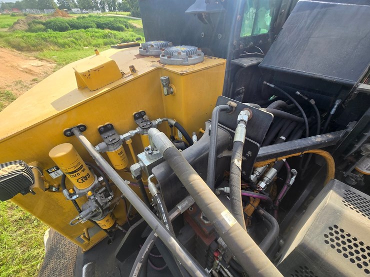 2015-caterpillar-521b-image-32