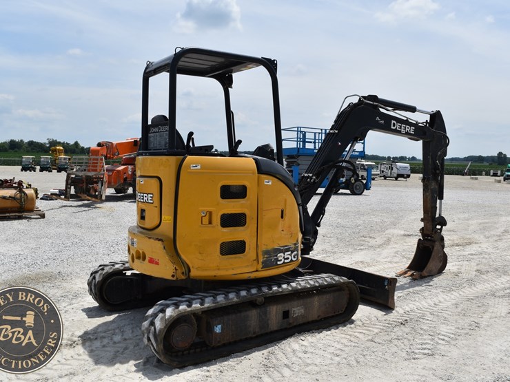 2020-deere-35g-image-14