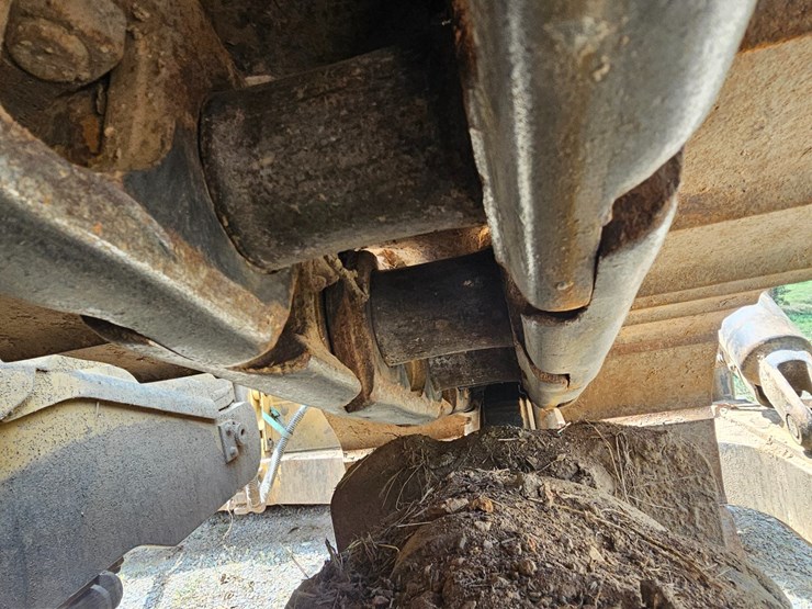 2019-caterpillar-d6-image-82