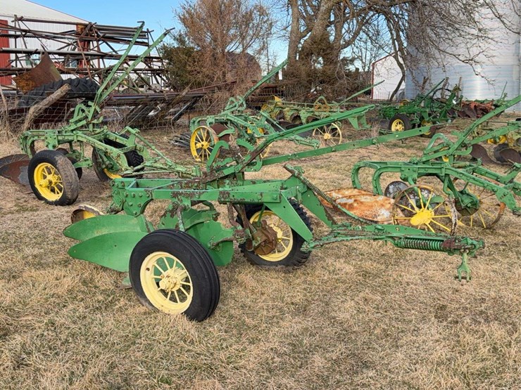 john-deere-pull-type-no.-44-two-bottom-plow-image-1