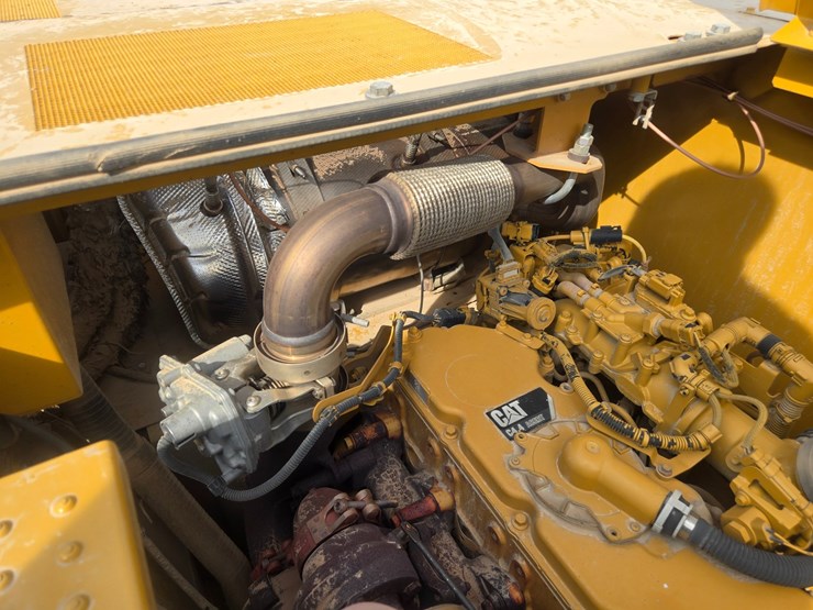 2019-caterpillar-320-image-29
