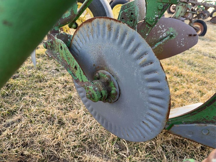 john-deere-pull-type-two-bottom-plow-image-41