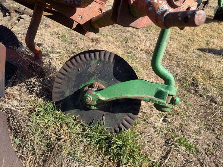 john-deere-three-point-three-bottom-plow-image-9