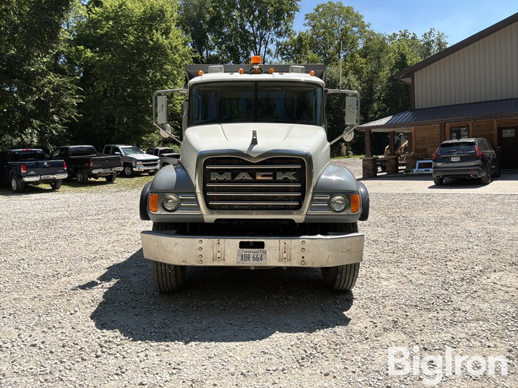 2003-mack-granite-cv713-image-2