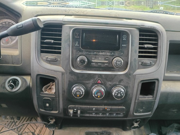 2014-dodge-3500-image-34