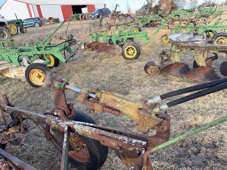 john-deere-pull-type-three-bottom-plow-image-12