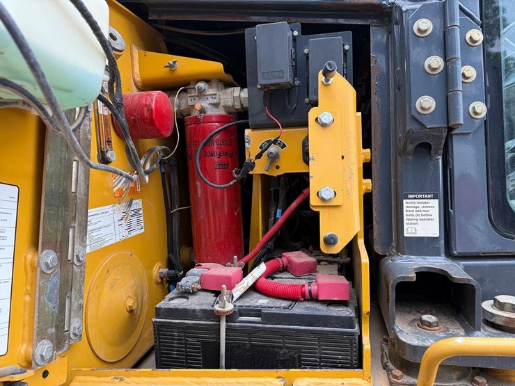2018-deere-655k-image-15