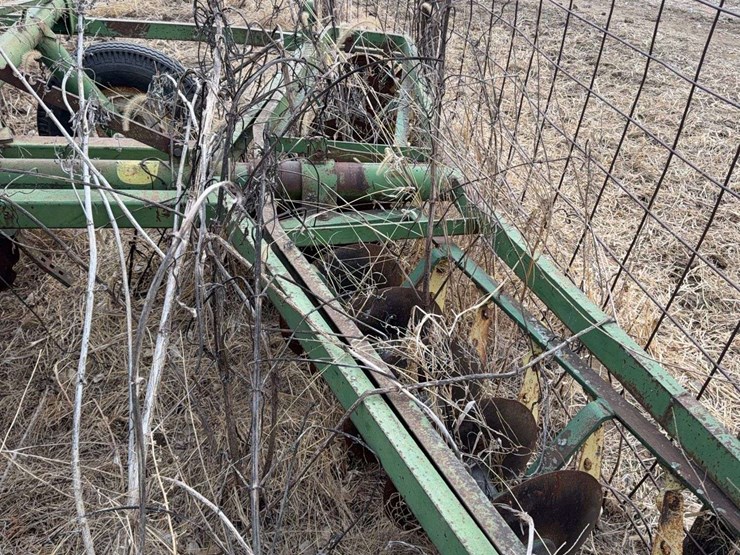 john-deere-11-image-13