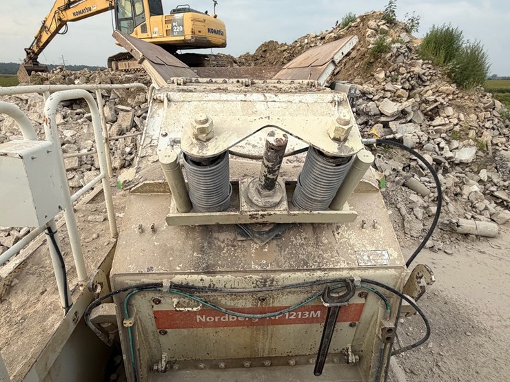 2012-metso-lokotrack-lt1213-tracked-impact-crusher-plant-image-24