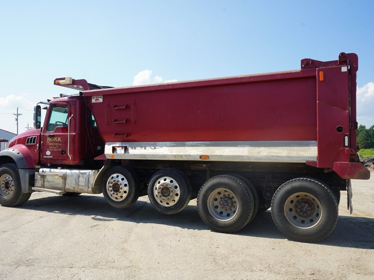 2018-mack-granite-gu713-image-6