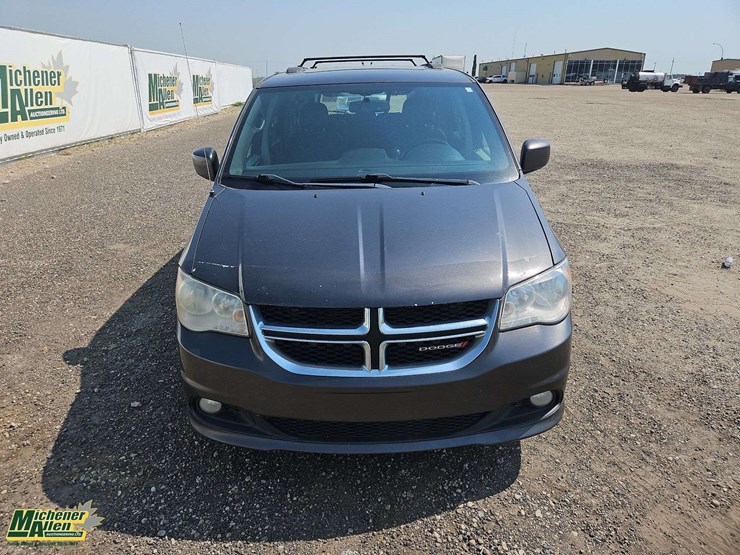 2016-dodge-grand-caravan-image-40