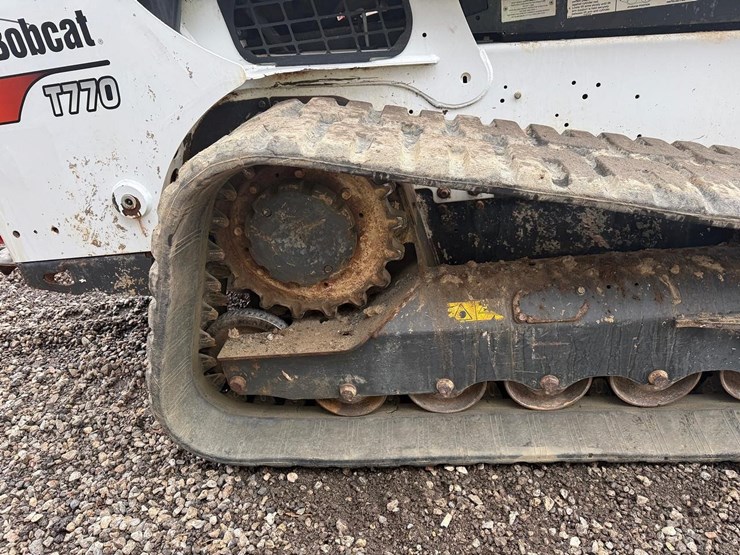 2022-bobcat-t770-image-13