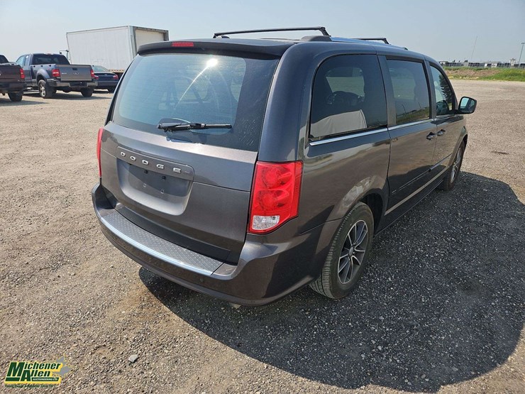 2016-dodge-grand-caravan-image-25