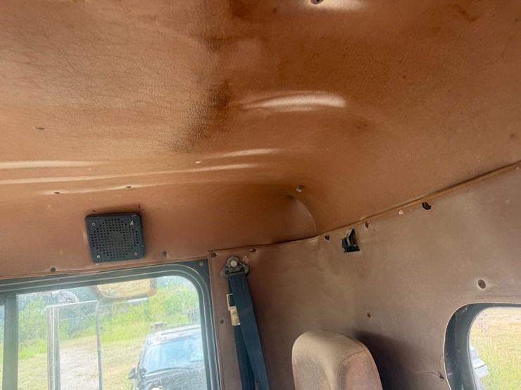 1990-freightliner-fld120-image-68