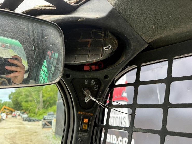 2017-bobcat-t740-image-22