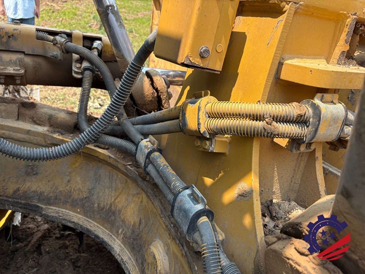2015-caterpillar-d6t-lgp-image-21