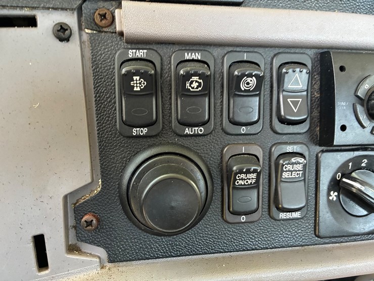 2014-peterbilt-386-image-11