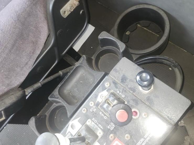 1999-peterbilt-385-image-29