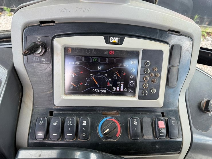 2018-caterpillar-440-image-28