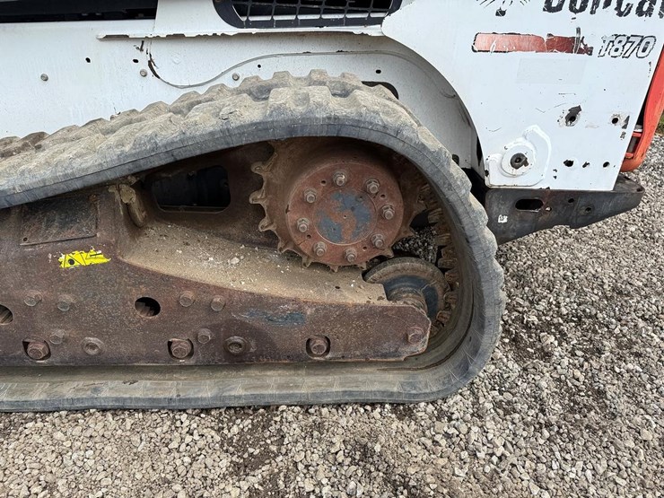 2012-bobcat-t870-image-18