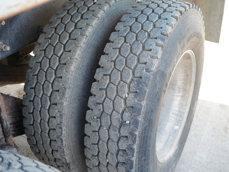 2014-mack-granite-gu713-image-38