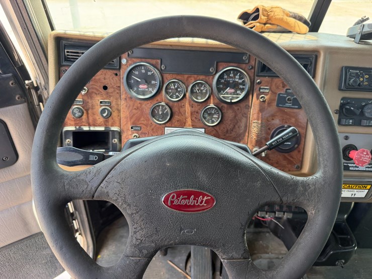 2007-peterbilt-335-image-80