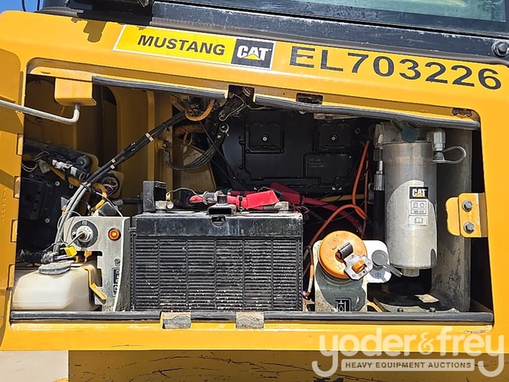 2020-caterpillar-d6k2-lgp-image-31