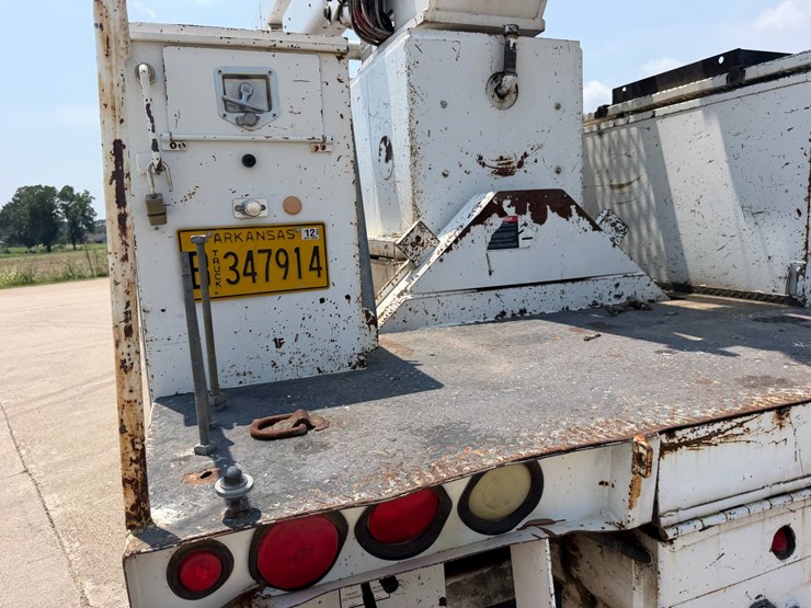 2007-peterbilt-335-image-37