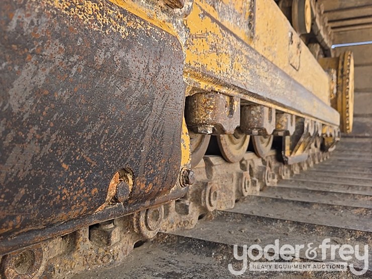 2020-caterpillar-d6k2-lgp-image-13