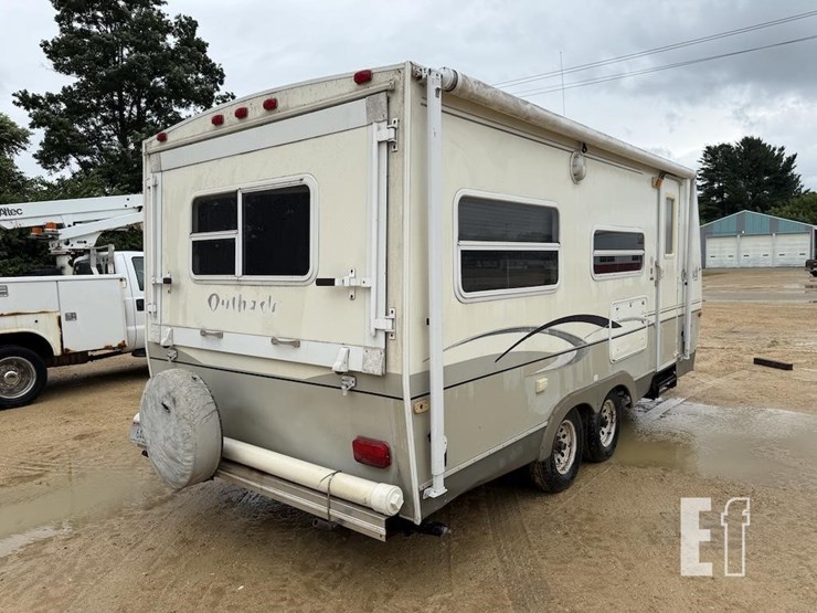 2004-keystone-rv-co-1004-image-6