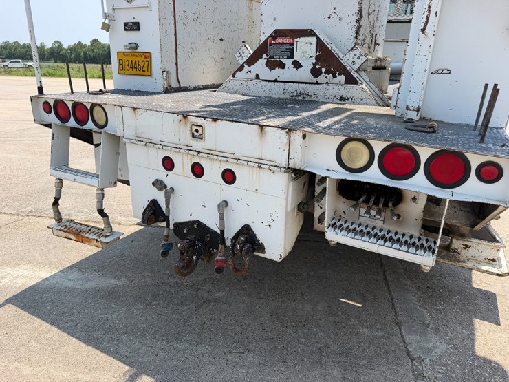 2007-peterbilt-335-image-21