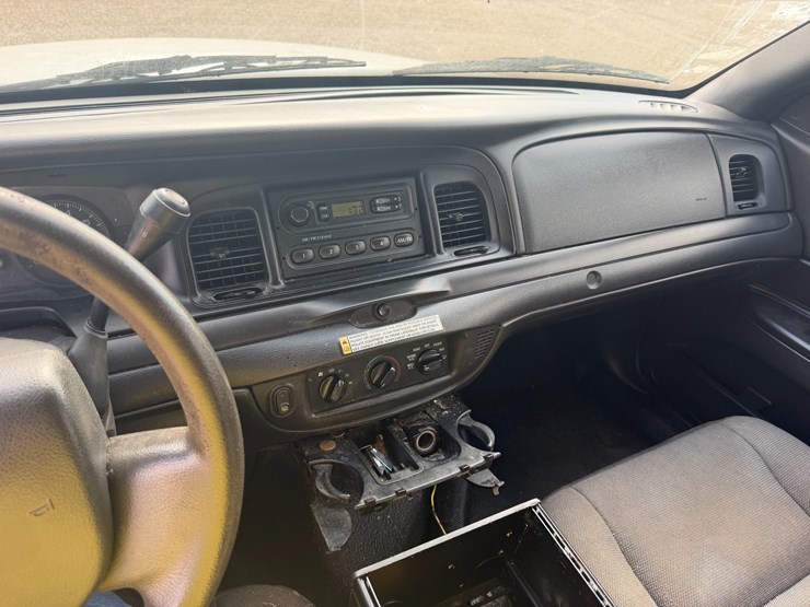 #36418-•-2011-ford-crown-victoria-image-9
