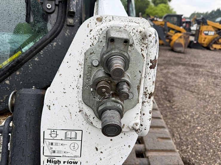2023-bobcat-t770-image-11