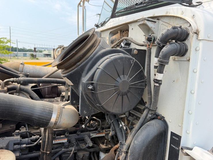 2007-peterbilt-335-image-77