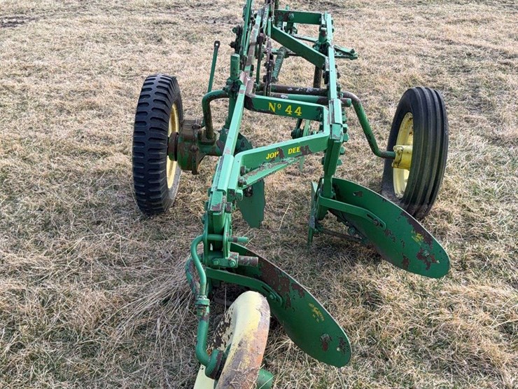 john-deere-pull-type-no.-44-two-bottom-plow-image-4