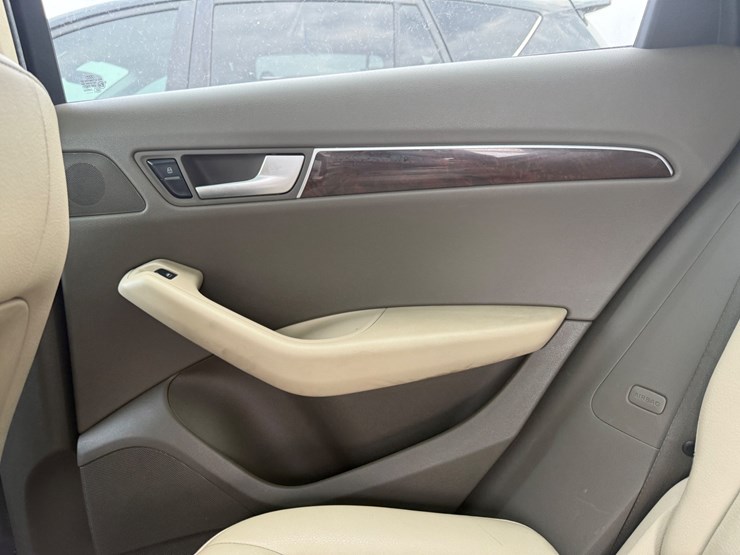 2012-audi-q5-image-25