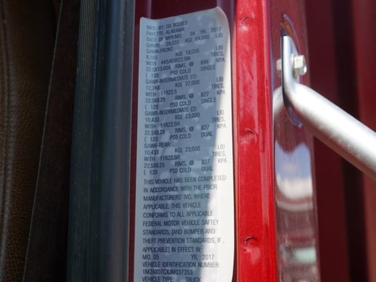 2018-mack-granite-gu713-image-11