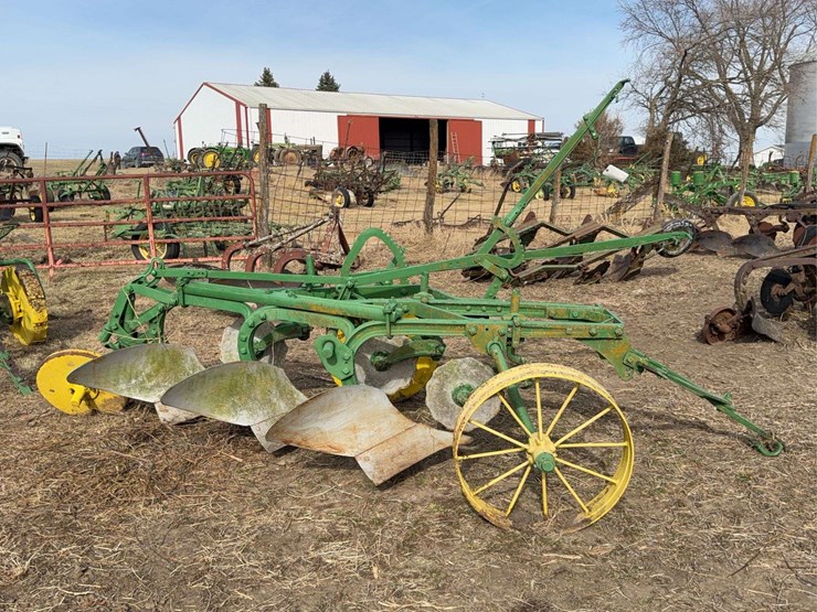 john-deere-pull-type-three-bottom-plow-image-6