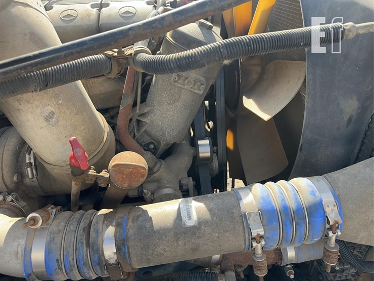 2004-freightliner-columbia-120-image-29