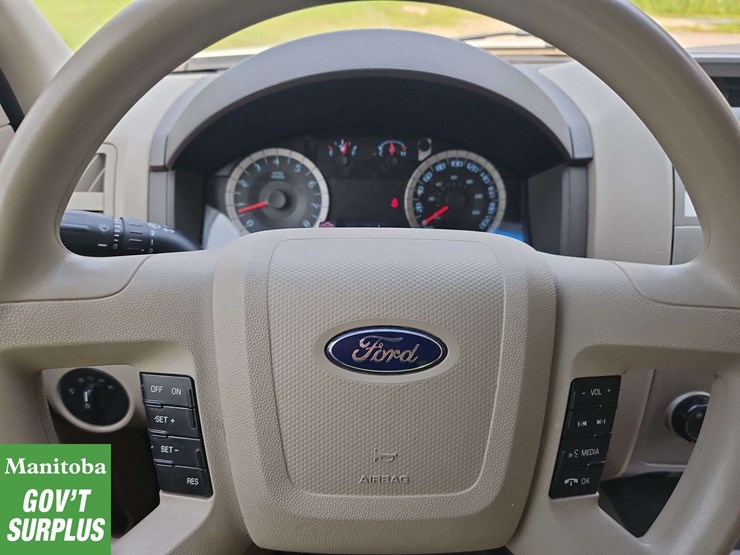 2011-ford-escape-image-27