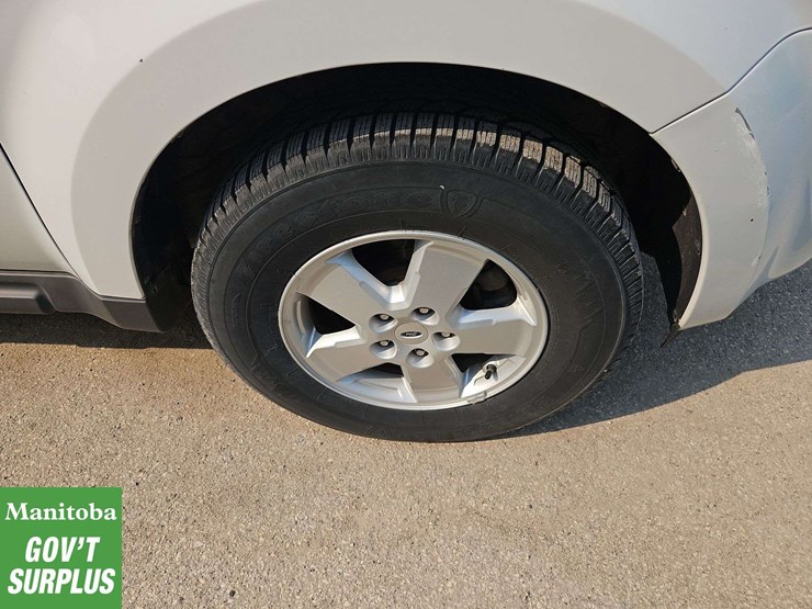 2011-ford-escape-image-13