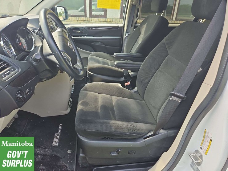 2016-dodge-grand-caravan-sxt-image-16