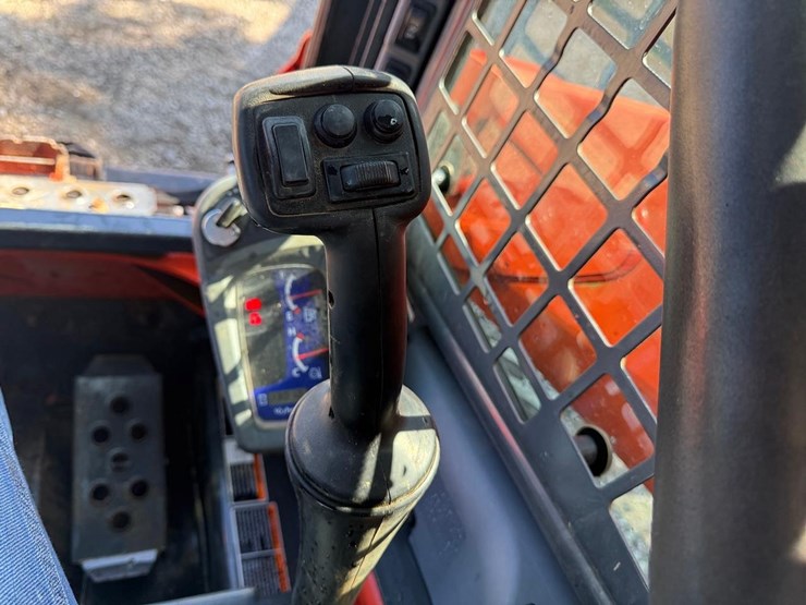 kubota-ssv65-image-21