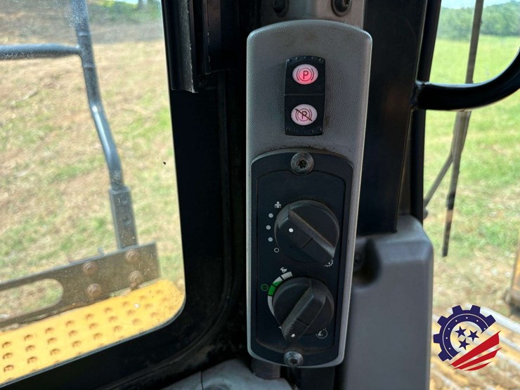 2015-caterpillar-d6t-lgp-image-99