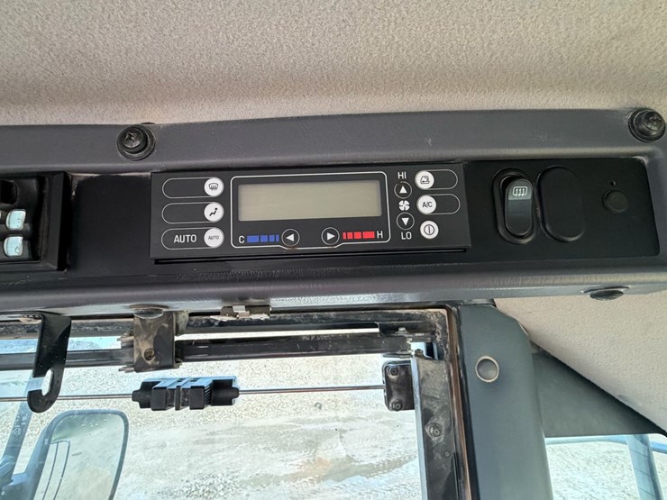 2012-komatsu-wa470-6-image-15